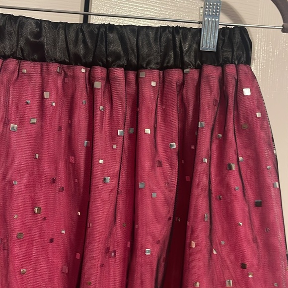 So black and pink skirt with silver accents and crinoline size Medium 10-12 NWOT - Picture 3 of 8
